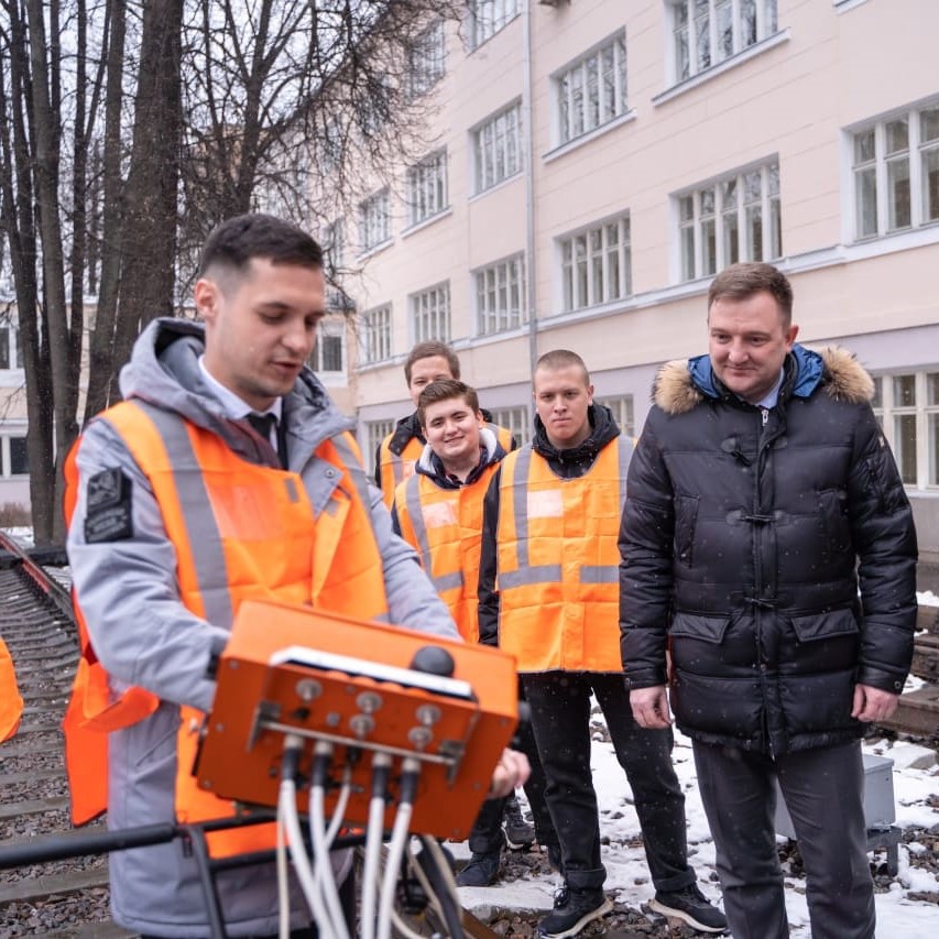 8.1 Колледж посетили заместитель министра транспорта Валентин Иванов и первый заместитель министра просвещения Александр Бугаев - MKGT.RU (v.2022-23)